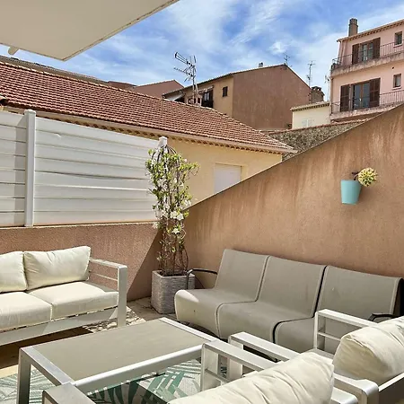 Apartment T2 En Centre-ville, Terrasse, Clim Et Parking, Proche Et Commodites - Fr-1-226-550 Sainte-Maxime